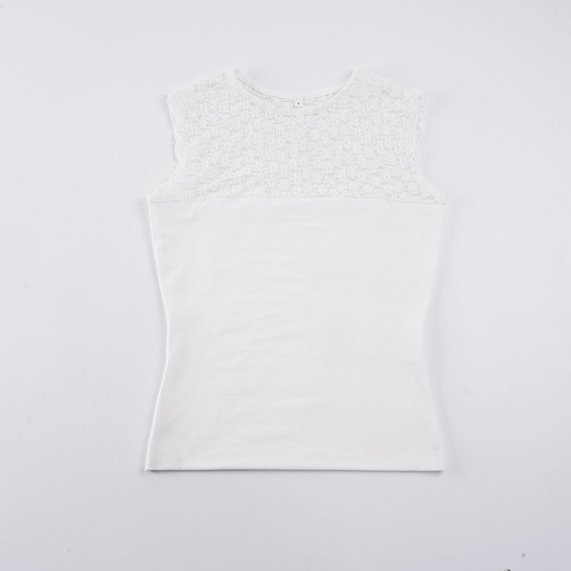 Lett sommer cami topp for kvinner, hvit med ermeløse blondedetaljer, pustende og chic.