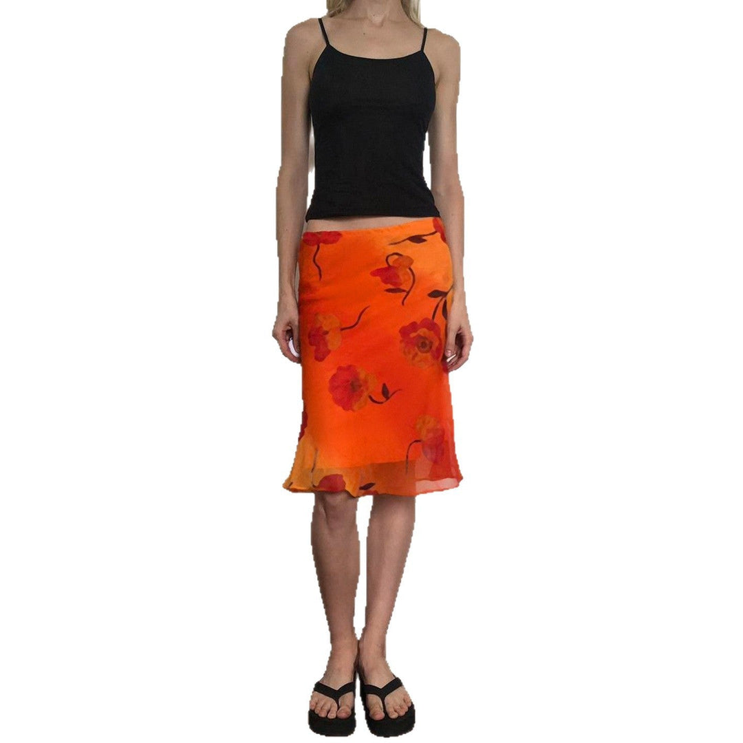 Vakkert damesvingeskjørt med blomster, et luftig sommerskjørt for en elegant stil.