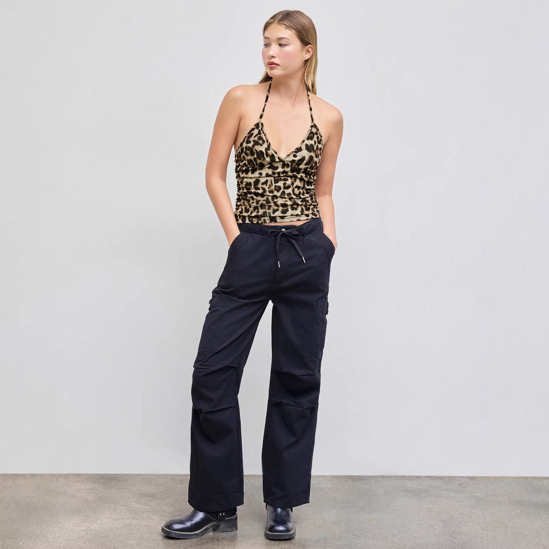 Stroppetopp i leopardprint til dame, gir en trendy og elegant look, perfekt for motebevisste.