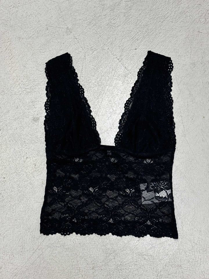 Sommertopp for damer, elegant cami-design med V-hals og justerbar passform, lett og luftig.