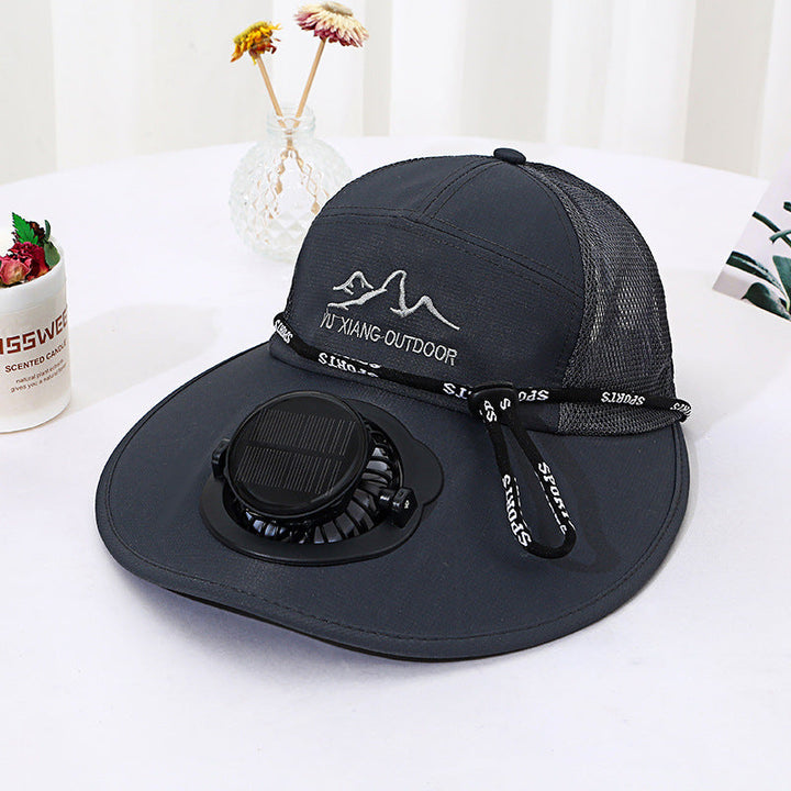 Unisex solhatt med innebygd solvifte som gir svalende luftstrøm og solskjerming.