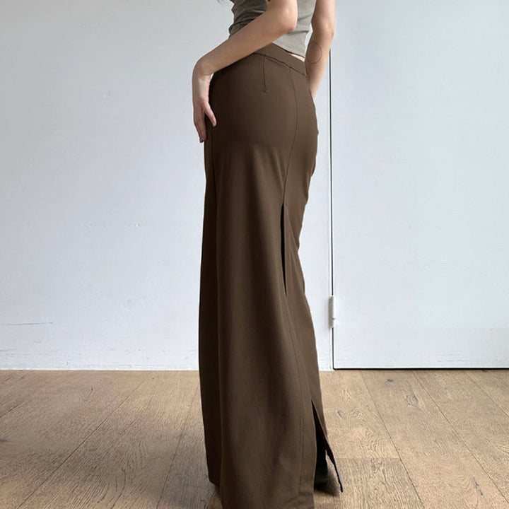 Komfortabelt maxi skjørt med elegant splitt, et must for vår og sommer mote for kvinner.