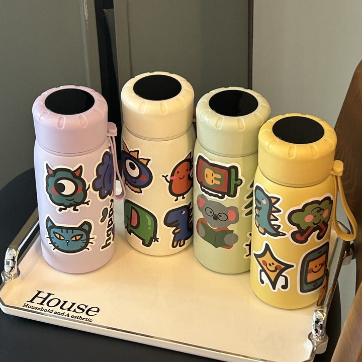 BPA-fri 400ml vannflaske for kvinner med stilige klistremerker. Ideell for hydrering på farten.