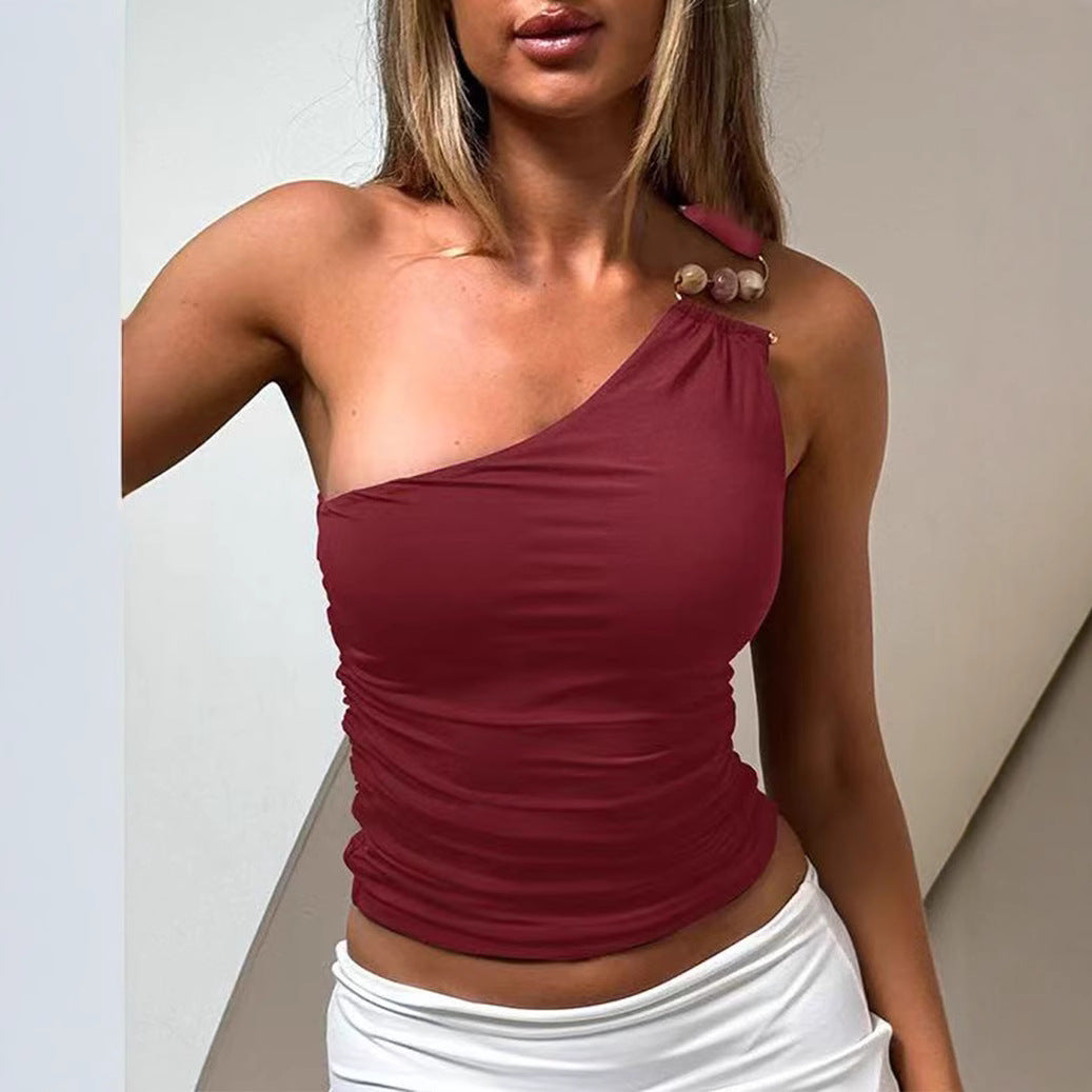 Lett asymmetrisk sommertopp for damer, med pene knapper for en frisk og moteriktig stil.