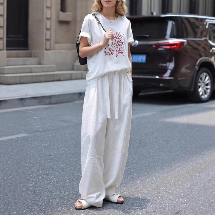 Komfortable løse damebukser med høy midje og knytebelte. Perfekte sommerbukser for en avslappet look.