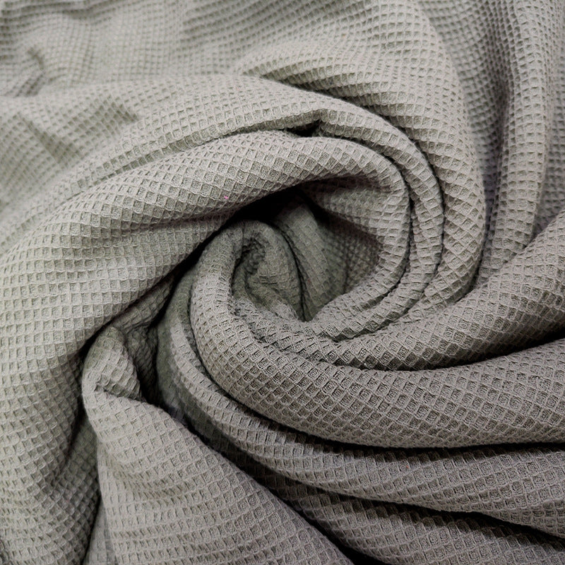 Varmt fleecepledd i myk mikrofiber for hjemmekos på sofaen eller sengen.