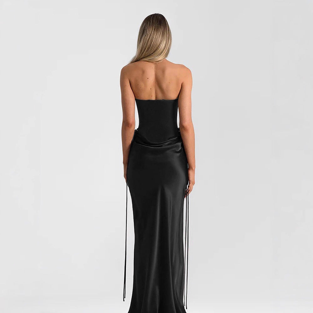 Damekjole med off-shoulder og flytende skjørt, en komfortabel og elegant maxikjole for spesielle anledninger.