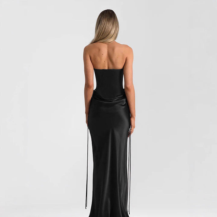 Damekjole med off-shoulder og flytende skjørt, en komfortabel og elegant maxikjole for spesielle anledninger.
