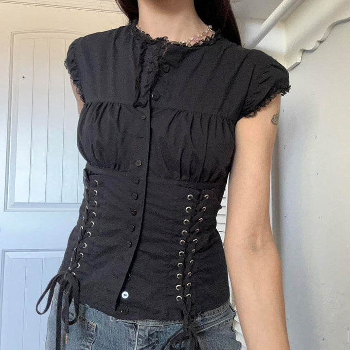 Sommerlig damekjole med asymmetri og volanger, en trendy volangkjole for varme dager.