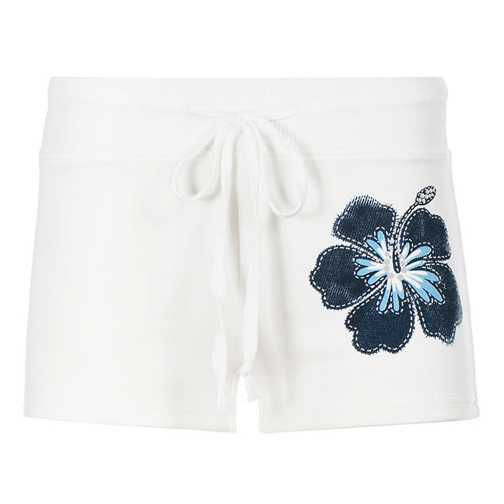 Blomstrete sportsshorts for kvinner, ideell for yoga, løping eller casual sommerbruk med stil og komfort.