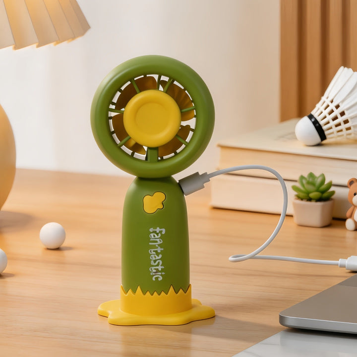 Kompakt reisevifte i grønn farge, med USB-strøm. Perfekt for enkel, personlig kjøling på farten og i sommer.