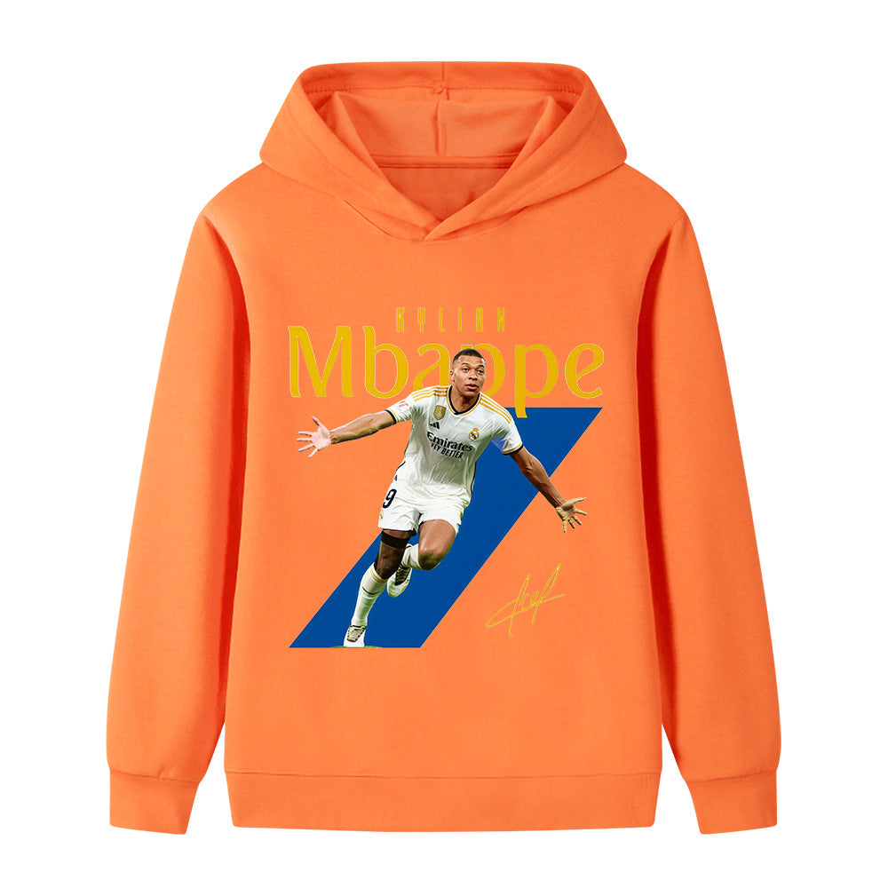 Flott gave til barn: Mbappé fotball hettegenser, et must for små supportere og idrettsutøvere.