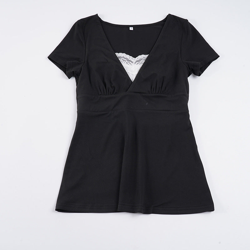 Trendy damebluse med V-hals, volangdetaljer og elastisk linning. En elegant og komfortabel vår-/sommerskjorte.