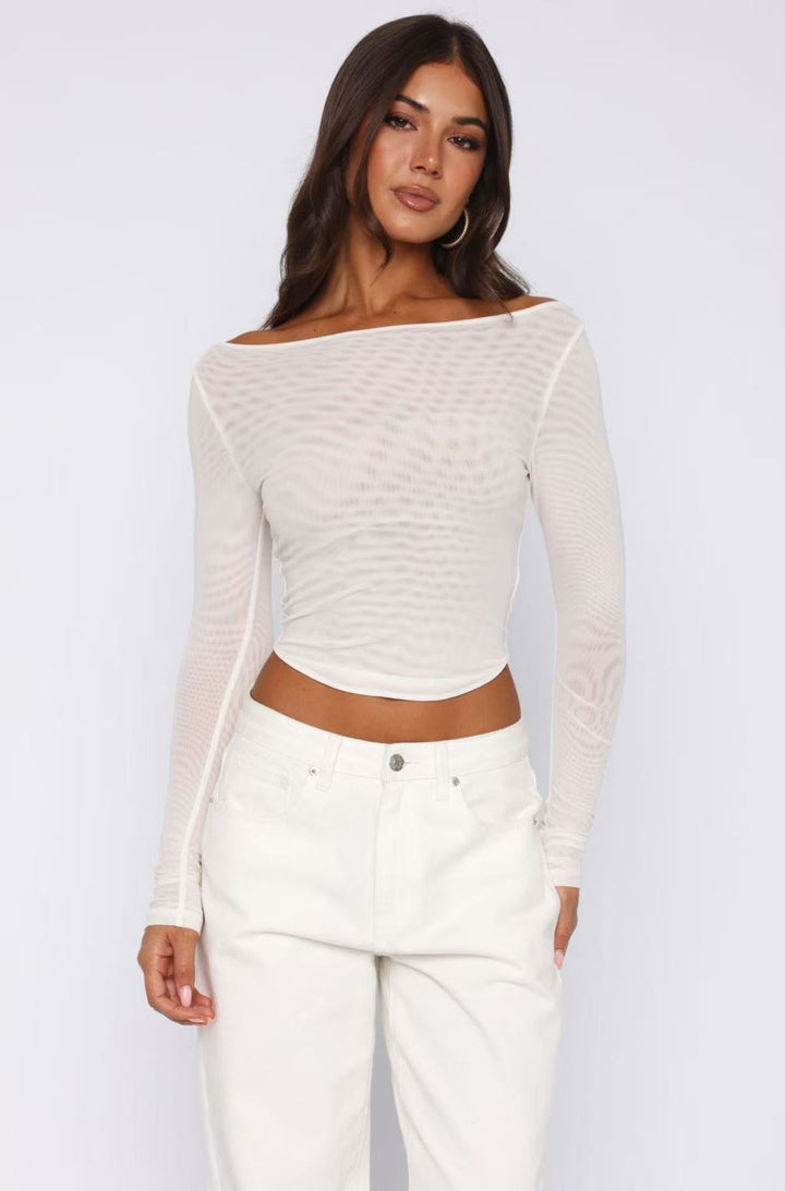 Stilren langermet kvinne topp med elegant gjennomsiktig detalj, perfekt for en moderne og chic stil.
