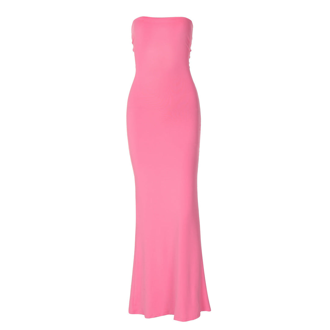 Elegant stroppeløs maxikjole til dame, figursydd for sommer, fest og cocktail.