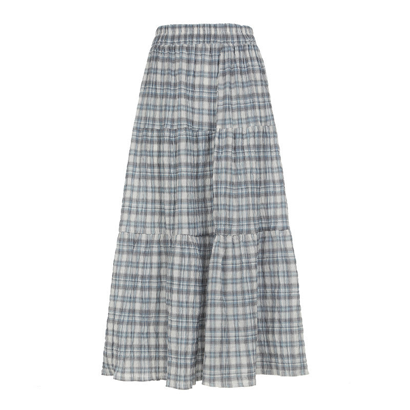 Elegant blått rutete maxiskjørt for dame, komfortabelt og flytende, perfekt for stilige hverdagsantrekk.