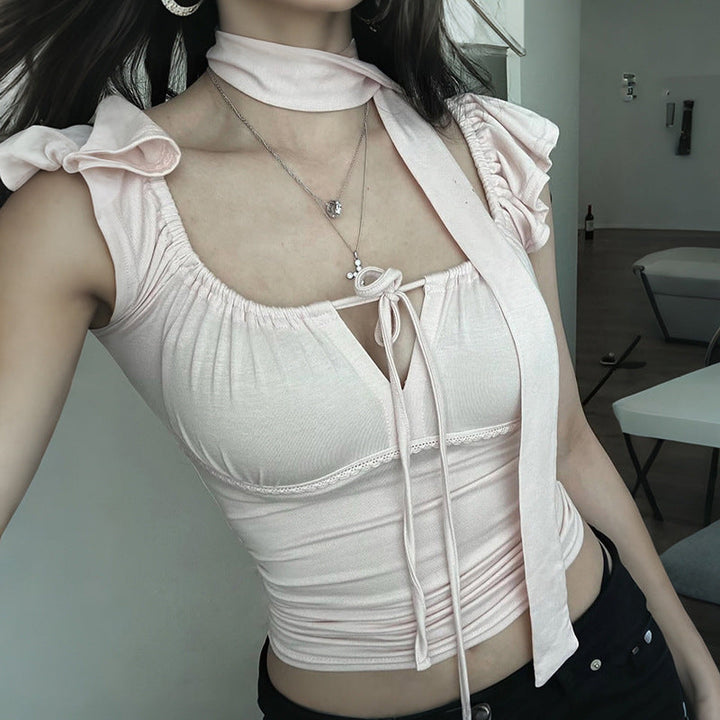 Moteriktig rosa slangeprint bluse med elegante volanger. Ideell for fest eller en stilig hverdag.