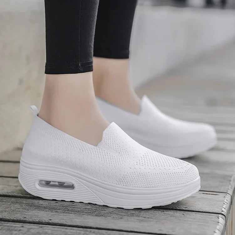 Profilbilde av ergonomiske ortopediske fritidssko for kvinner; fremhever støtte og design.