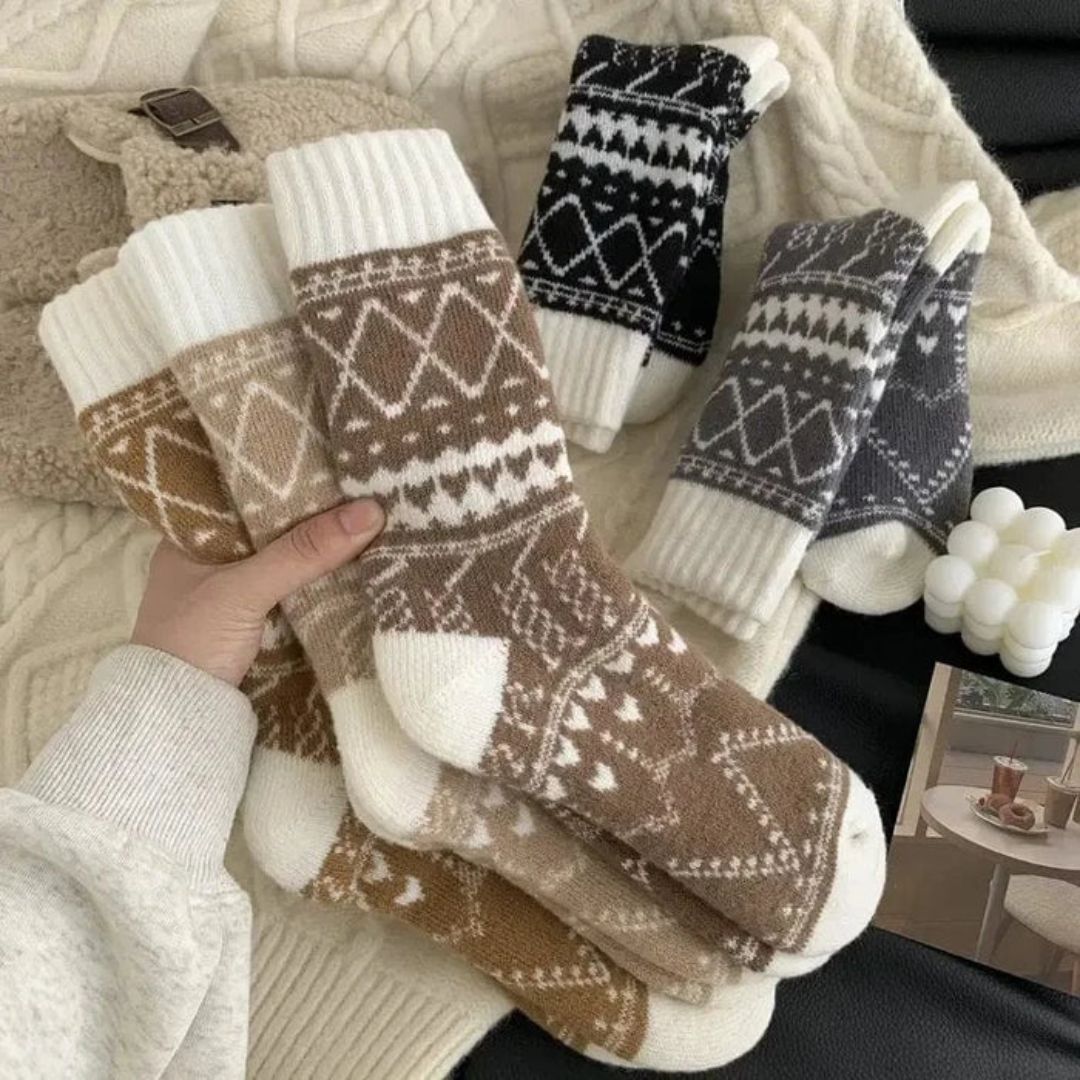 Nærbilde av en myk, varm vintersokk. Perfekt for koselige kvelder, unisex design.