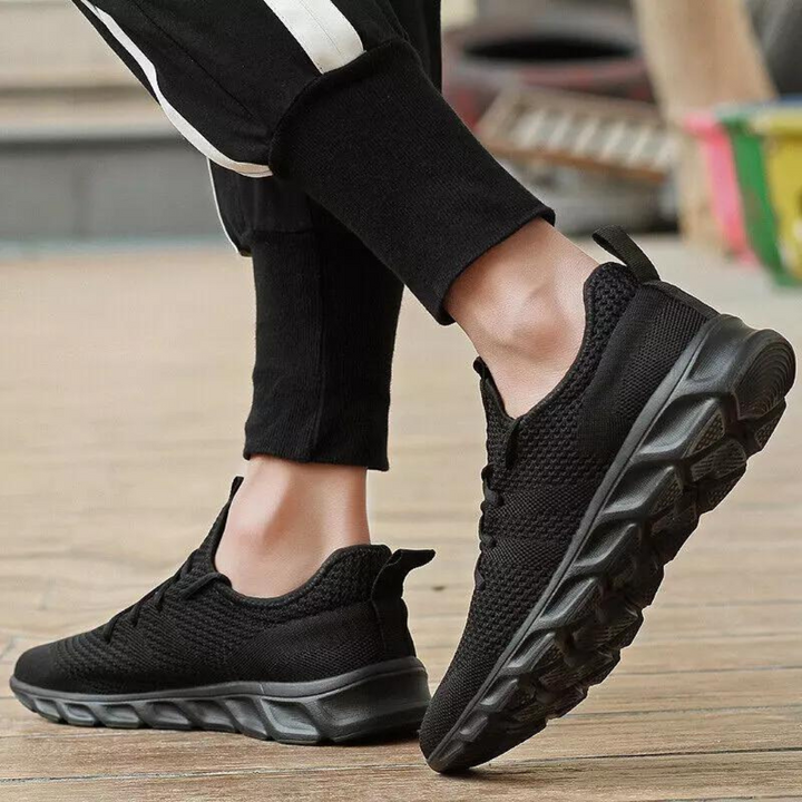 Hvite sporty joggesko for menn, ideelle for løping, trening og daglig komfort.