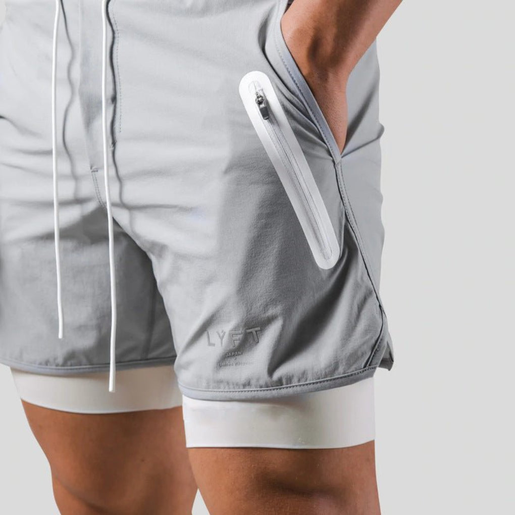 Hurtigtørkende herre 2-i-1 sportsshorts med kompresjonslag for effektiv fukttransport under aktivitet.