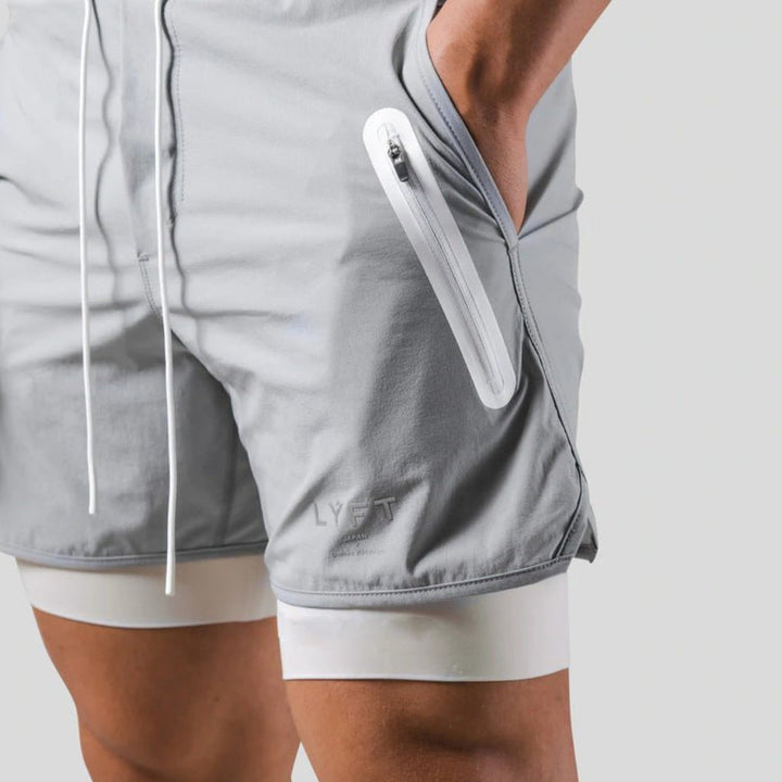 Hurtigtørkende herre 2-i-1 sportsshorts med kompresjonslag for effektiv fukttransport under aktivitet.