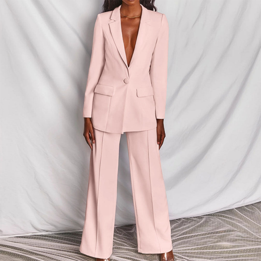 Moderne dame buksesett med trendy blazer, perfekt for en selvsikker og stilig look på kontoret.