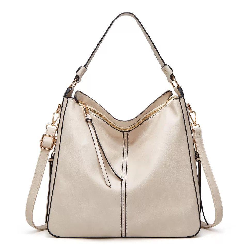Stilfull skulderveske/crossbody i lær for kvinner, perfekt til hverdag og reise, organisert interiør.