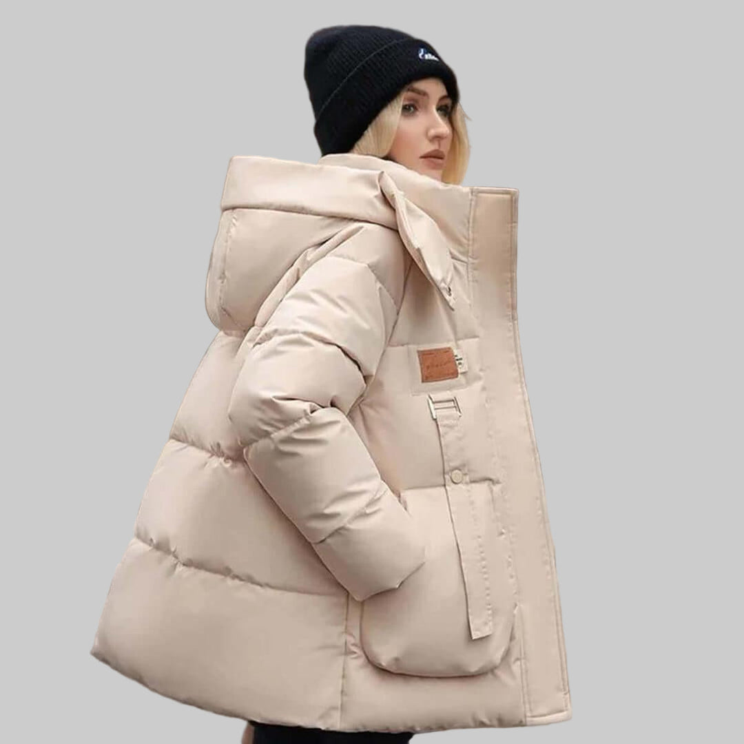 Stilfull vattert dame hettejakke, perfekt for høst og vinter. Komfortabel og varm fritidsjakke for kvinner.