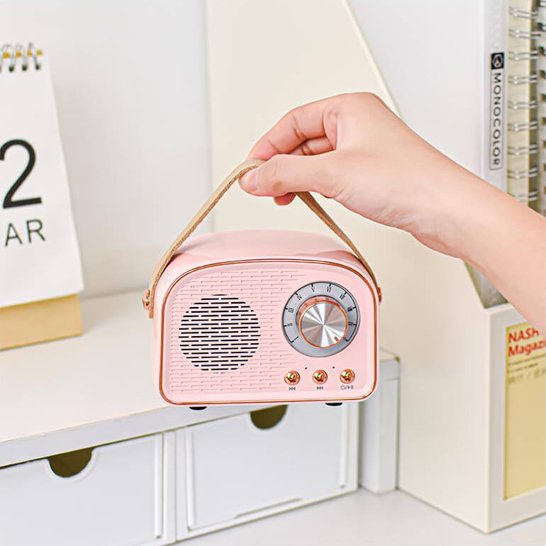 Bærbar retro Bluetooth høyttaler i vintage stil, en unik gaveidé for trådløs lydopplevelse.