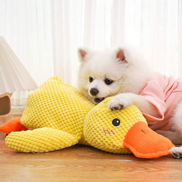Detaljbilde av SnuggleQuack beroligende leke for hund. Myk tekstur og innebygde lyder mot stress.