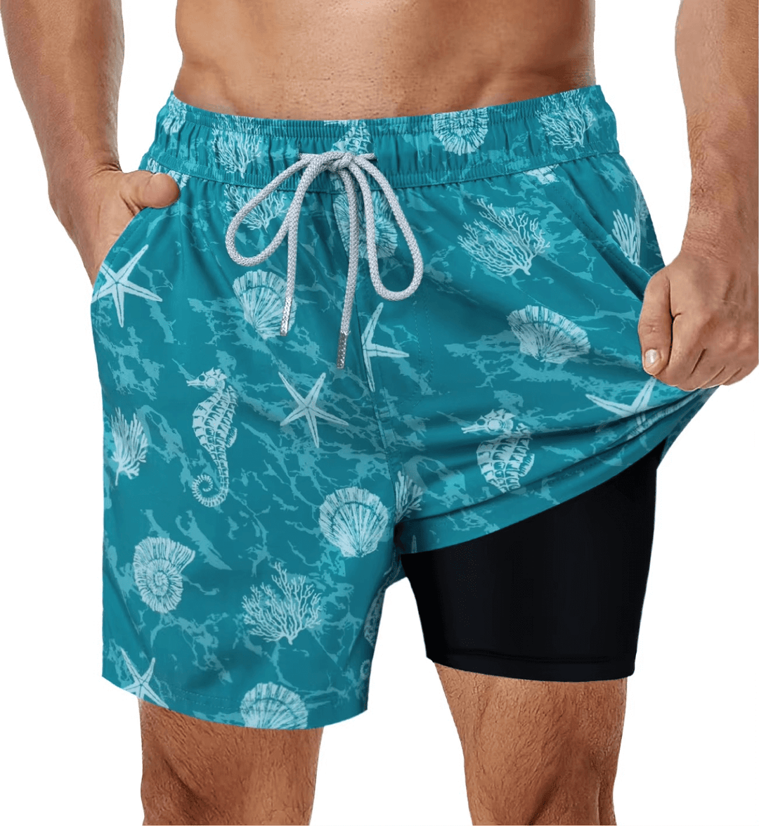Menns aktive badeshorts med hurtigtørkende stoff og 2-i-1 kompresjonsfôr for optimal komfort.