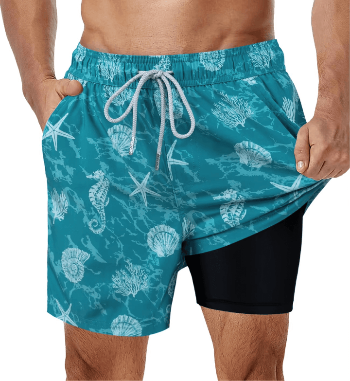 Menns aktive badeshorts med hurtigtørkende stoff og 2-i-1 kompresjonsfôr for optimal komfort.
