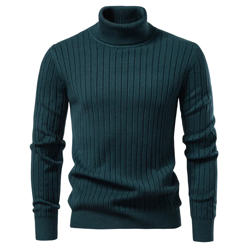 Strikket herregenser i ullblanding med høy hals. Klassisk og varm genser, perfekt for elegant herremote om vinteren.