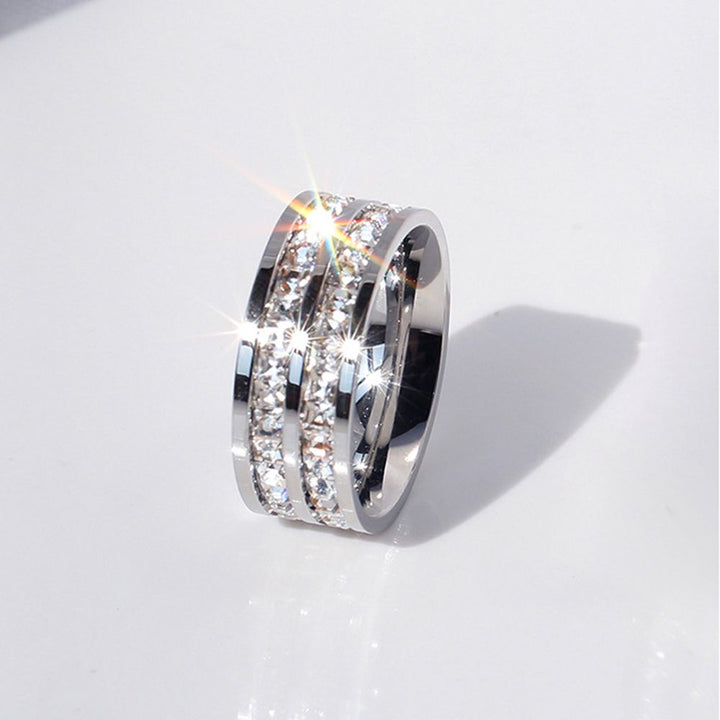 Elegant glitrende zirkonia dame ring i sølv & roségull. Perfekt gave til henne.