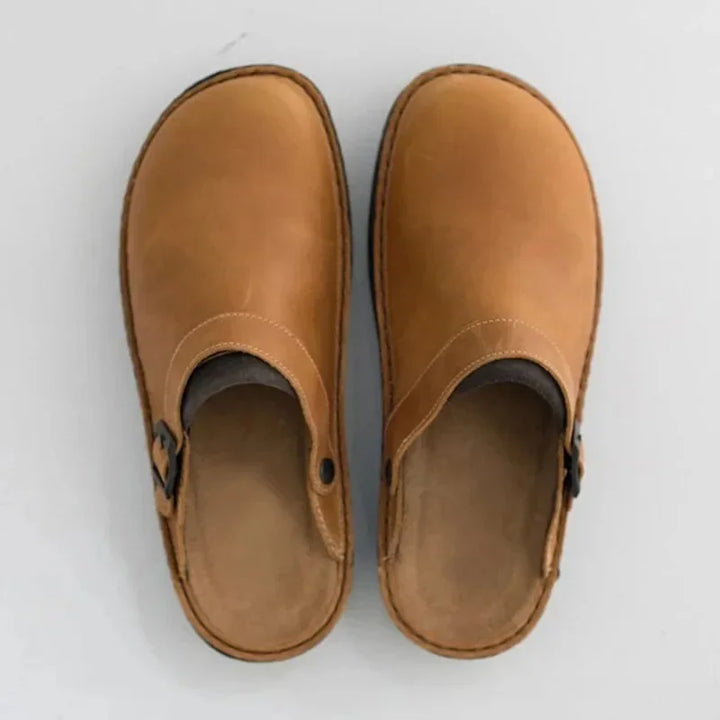 Khaki komfortsko for menn, pustende slip-on design. Perfekt som stilren hverdagssko eller til fest.