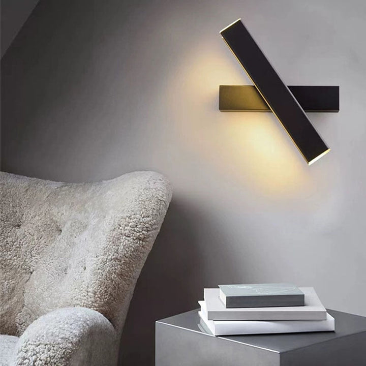 Energieffektiv LED-vegglampe med 360° rotasjon for justerbart og stemningsfullt lys.