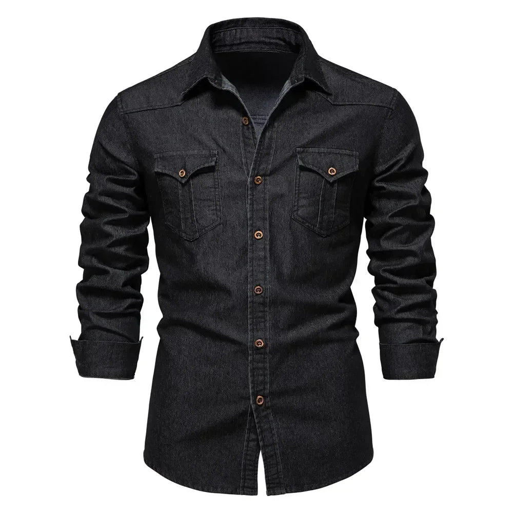 Detaljer av krage og mansjetter på herre slim fit denimskjorte, klassisk cowboy-mote.
