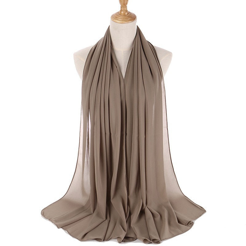 Mykt og flytende chiffon sjal, ideelt for en elegant drapering.