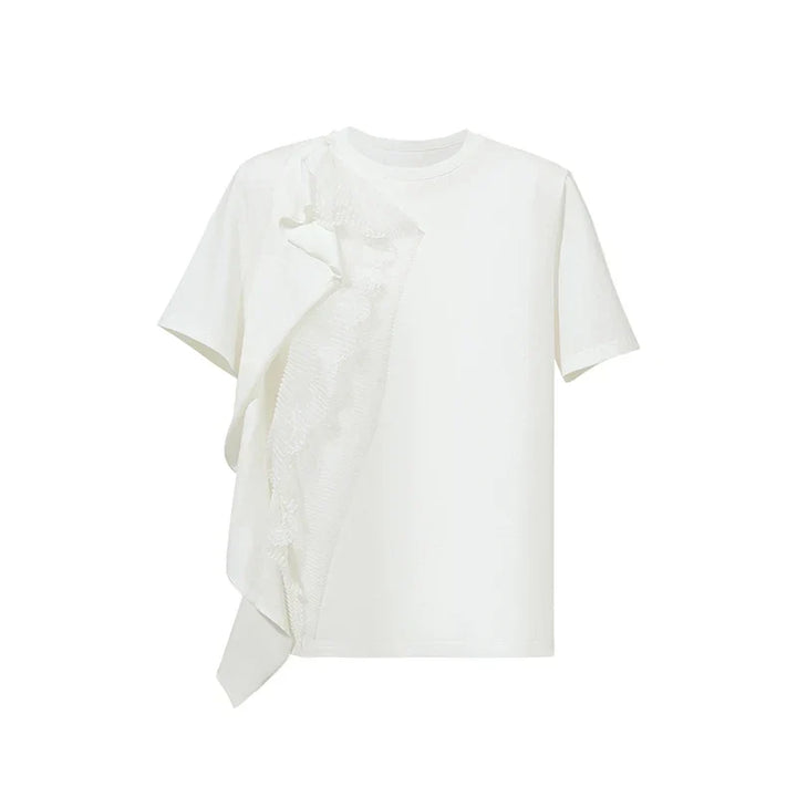 Dame t-skjorte i myk bomull med elegante blonder og delikate rysjer. Perfekt for sommer og hverdag.