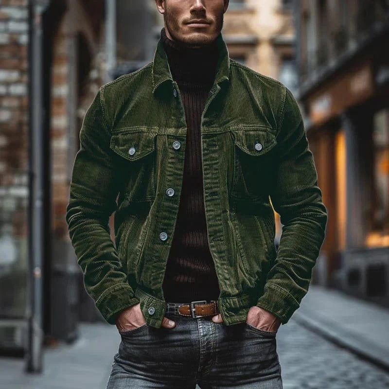 Mann modellerer casual herre cordfløyelsjakke. Trendy høstjakke for menn med vintage stil.