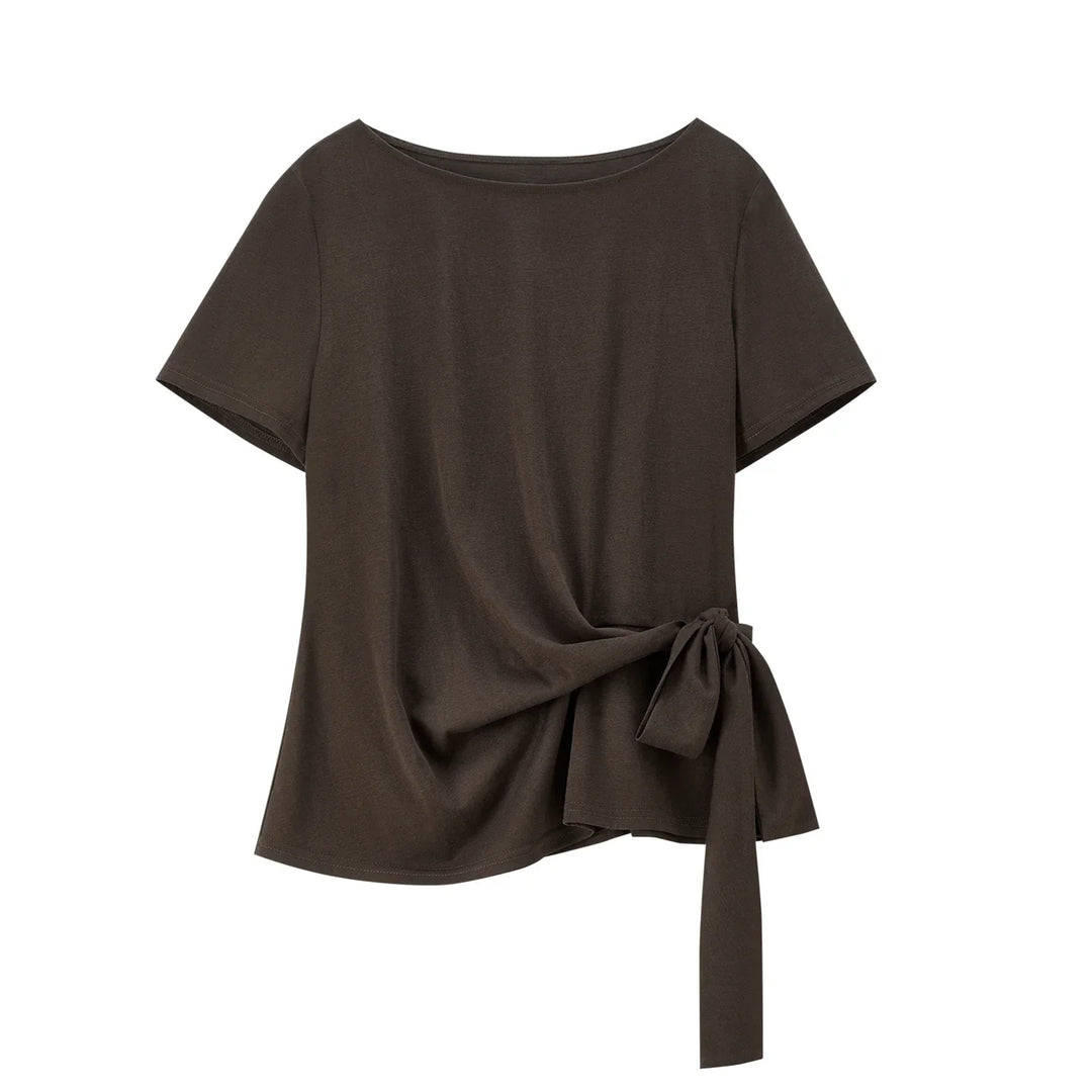 Kortermet strikket bomulls t-skjorte for dame med belte, ideell for en innsvingt og elegant sommerlook.