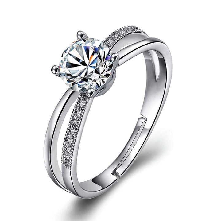 Elegant justerbar forlovelsesring for kvinner, sølvbelagt med glitrende cubic zirconia steiner. Romantisk gave.