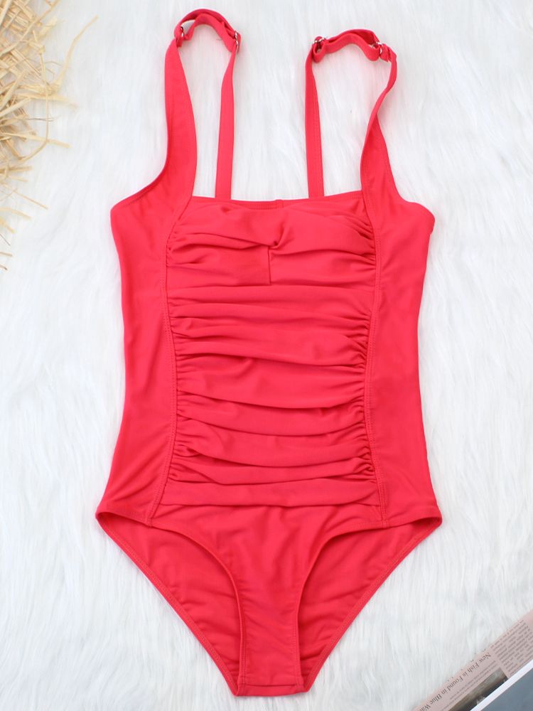 Kvinner i slankende badedrakt med magedempende funksjon. Perfekt for en selvsikker strandlook.