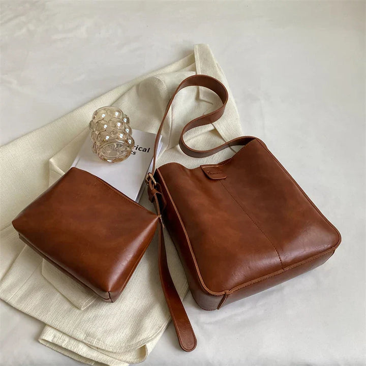 Elegant dameveske med vintage preg, en klassisk skulderveske. Perfekt mote tilbehør for en chic stil.