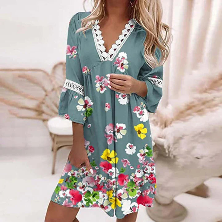 Mønstret dame sommerkjole. Elegant lettkjole for kvinner, passer som festkjole eller hverdagskjole.