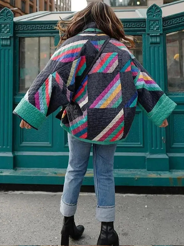 Komfortabel dame polstret jakke med striper i polyester. Allsidig vinterjakke, ideell for lagpålag.