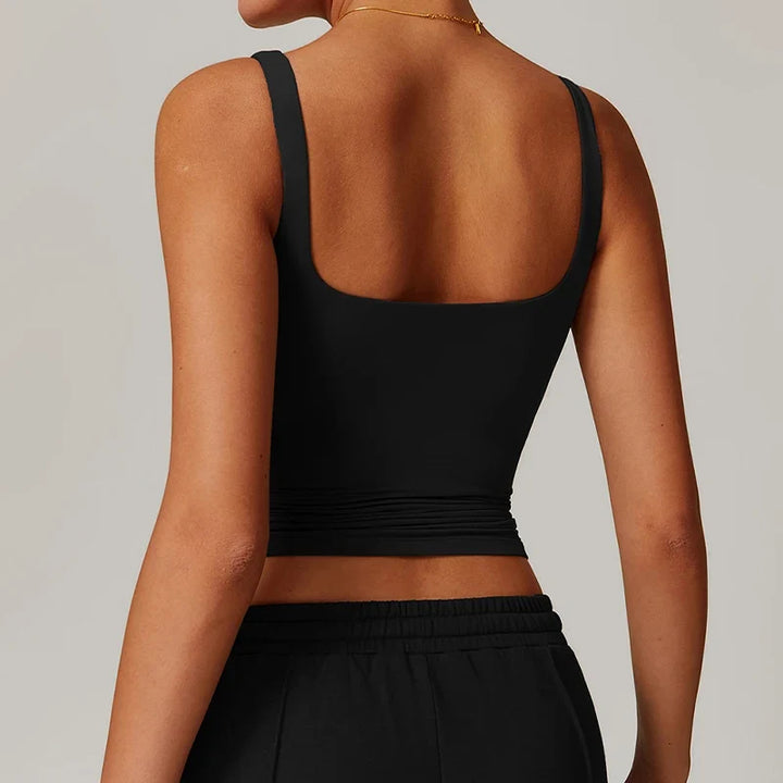 Sort dame sports-BH og singlet med kvadratisk hals, fukttransporterende for trening.