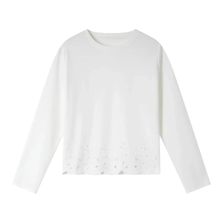 Elegant dame t-skjorte for hverdag. Komfortabel basic topp med brodert kant, ideell for sommer. Allsidig stil.