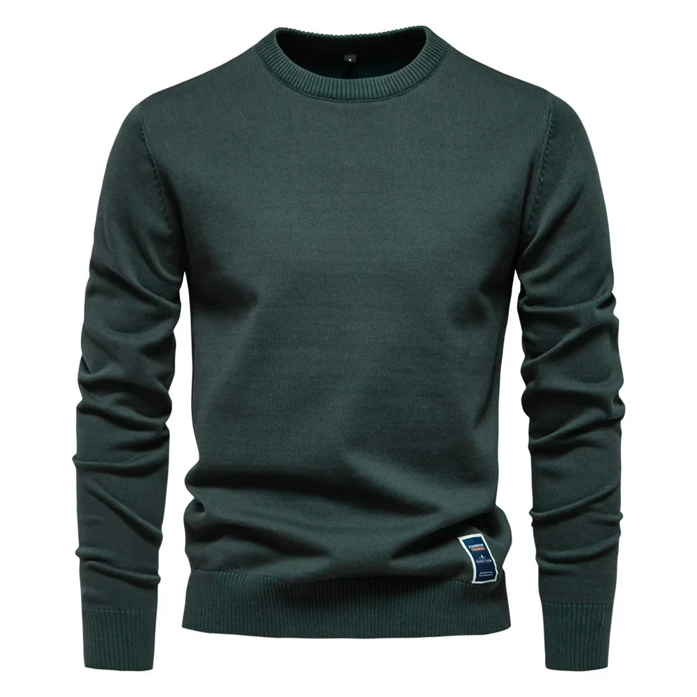 Beige herregenser, klassisk rund hals i varm ullblanding. En stilig og myk vintergenser.